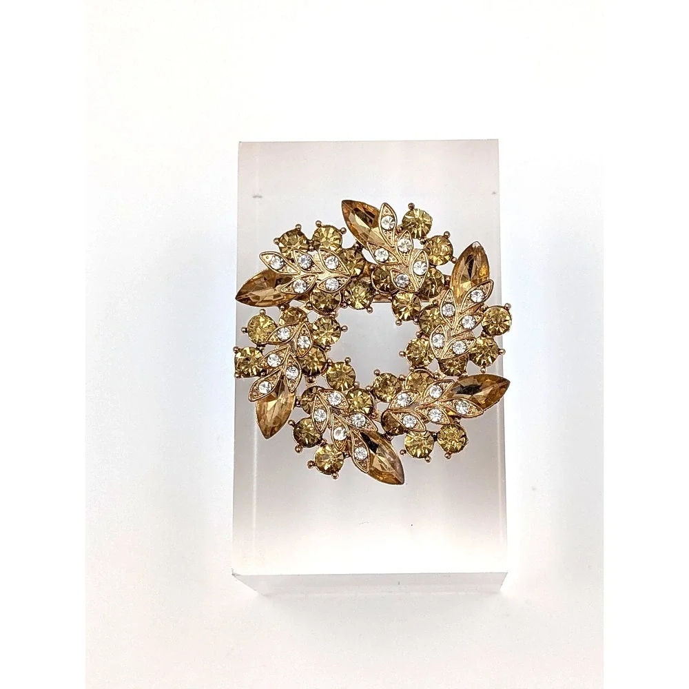 Vintage Gold Tone Wreath Brooch Rhinestone 3D Floral‎ Pin